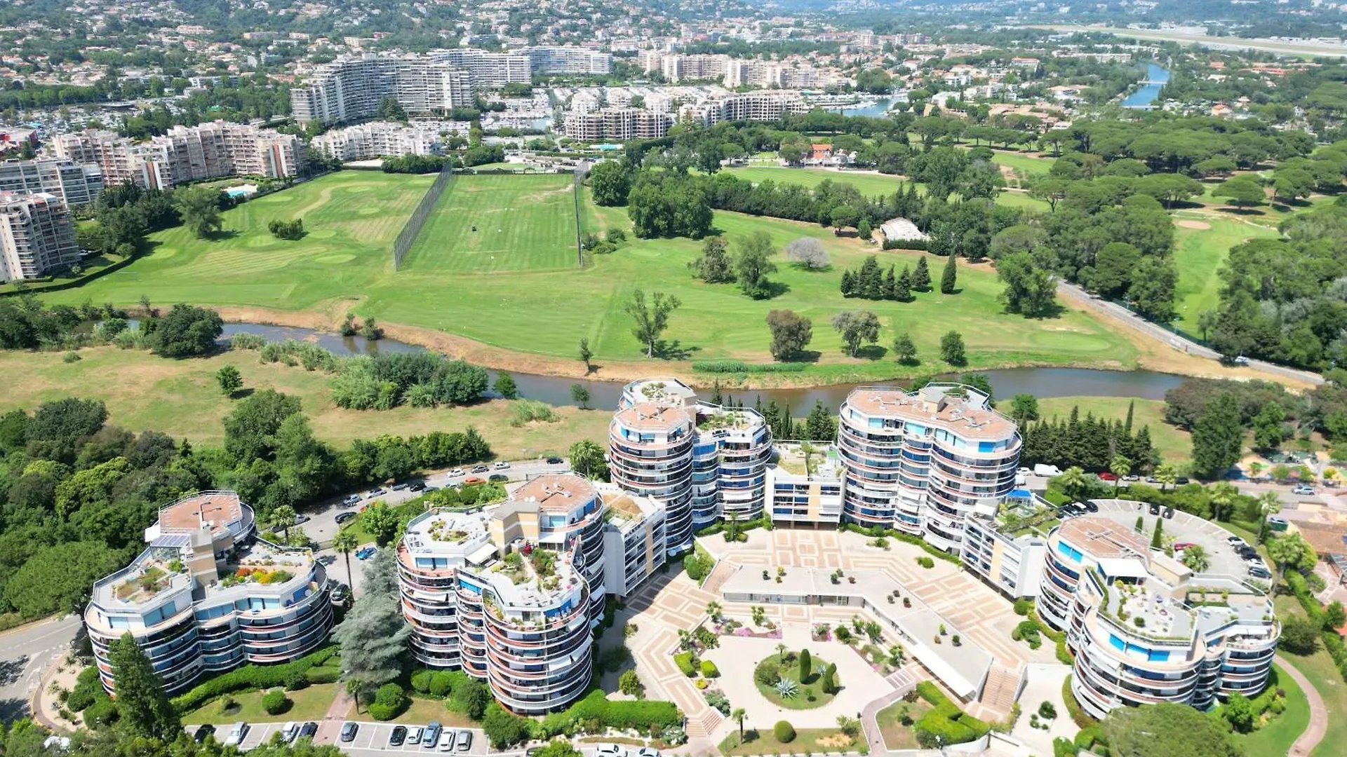 Apartamento Résidence Islette du Riou avec piscine By Palmazur Mandelieu Francia