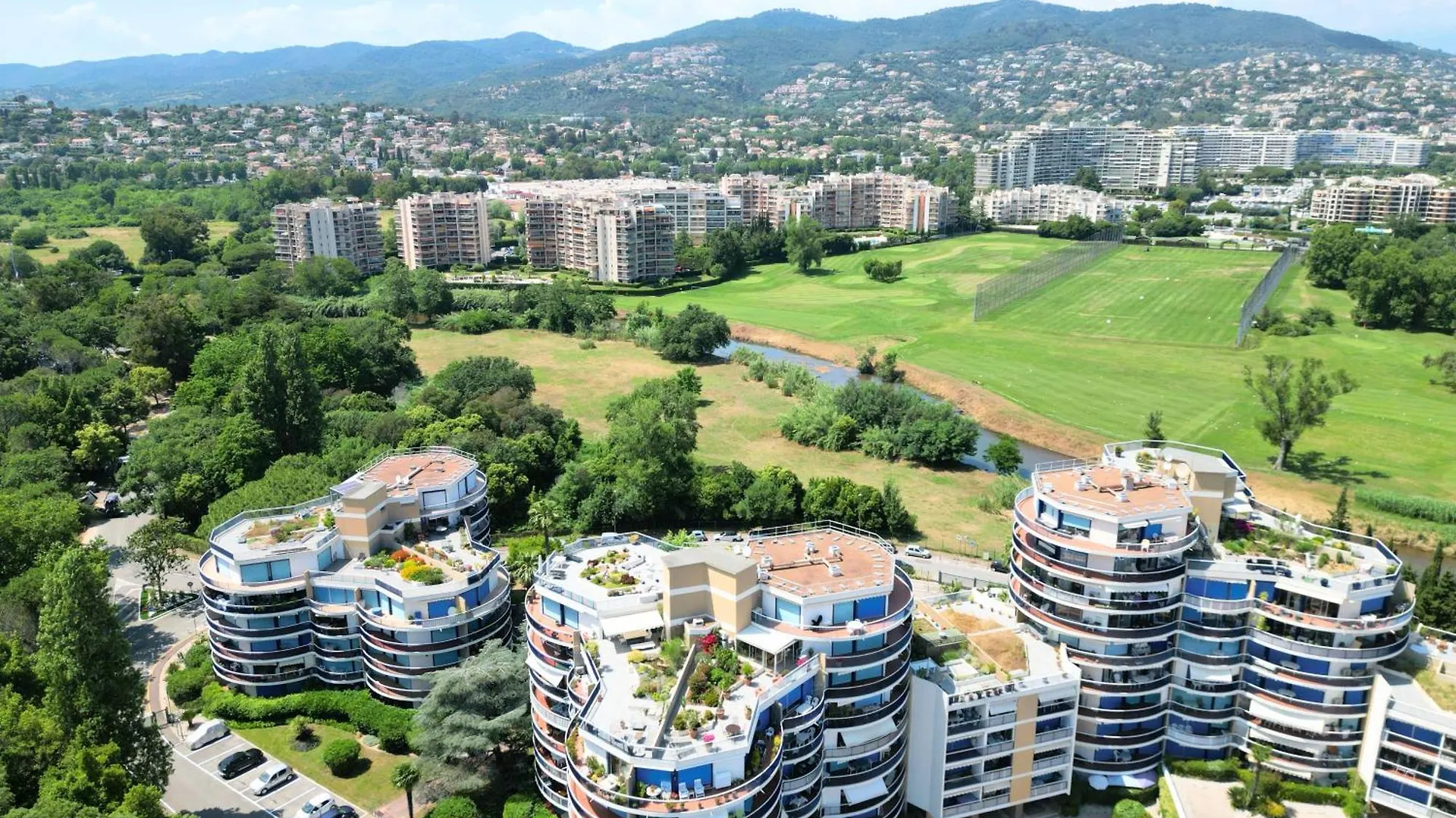 Résidence Islette du Riou avec piscine By Palmazur Mandelieu